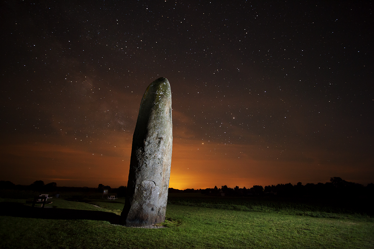 Le Menhir du Champ Dolent, le fantasme ultime d’Obélix - Culturius